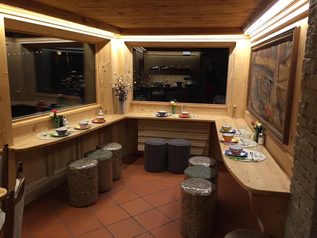 Hotel Meuble Gorret Breuil-Cervinia Exteriör bild