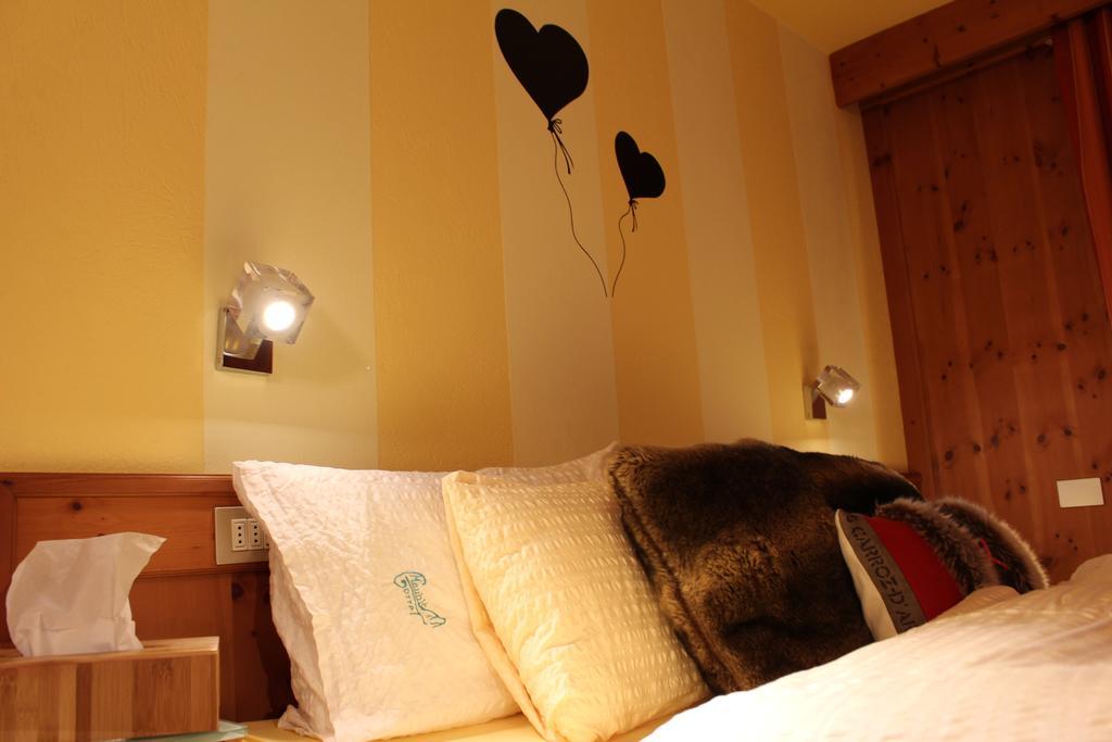 Hotel Meuble Gorret Breuil-Cervinia Rum bild